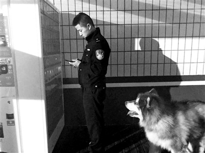 每餐24根火腿肠 民警直呼&ldquo;被吃垮&rdquo;