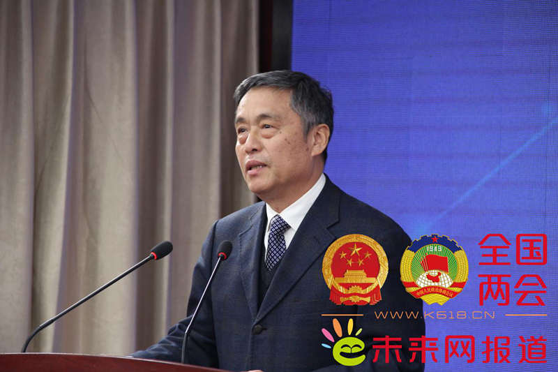 中国教育学会监事长、教育部中国教师发展基金会原秘书长杨春茂致辞。未来网 赛孟琦 摄