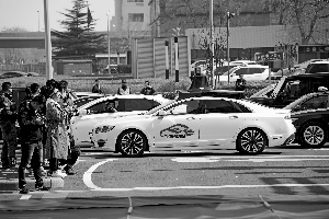 北京首批自动驾驶车辆路测 五环外开放33条测试道路