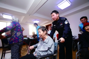 80后&ldquo;破案王&rdquo;8年如一日敬老院内做义工
