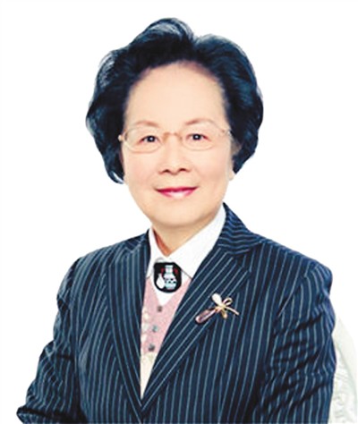 　　张弥曼(右一)等“世界杰出女科学家奖”得主合影