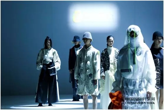 当时尚遇上AI 中国时尚产业重塑新格局丨时装评论