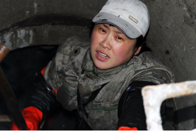 荀笑红：暴雨中的逆行者，永不褪色的党旗“红”