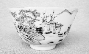 粉彩茶盅 记录清明踏青风俗