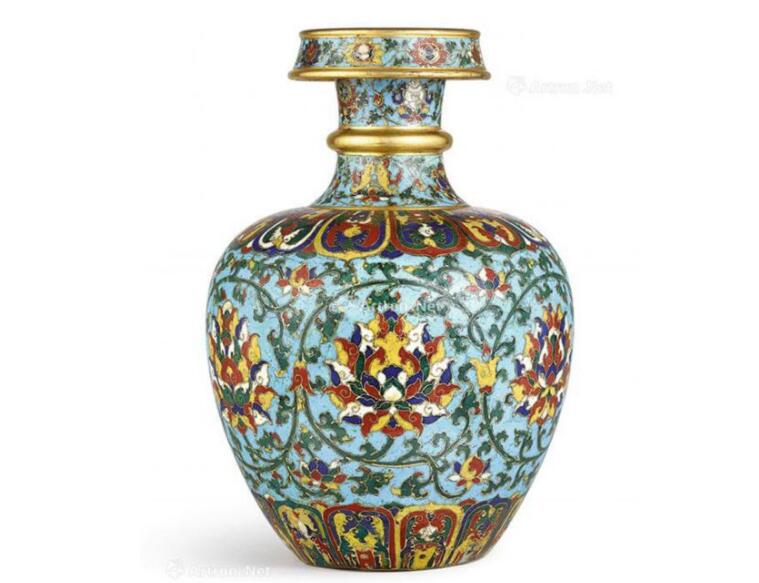 明永乐至宣德 掐丝珐琅藏草瓶2172万港币成交