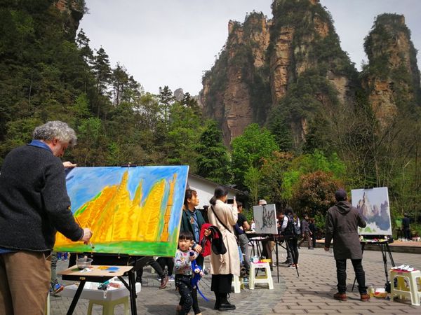 意大利的艺术家以张家界风光为素材进行艺术创作