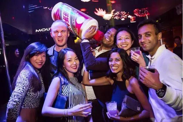 年轻人不爱喝白酒? 那白酒以后还有市场吗?