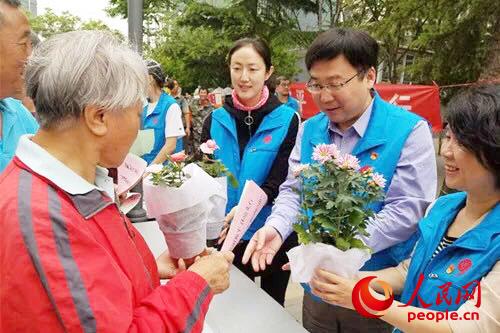 杂物换鲜花 美观消隐患
