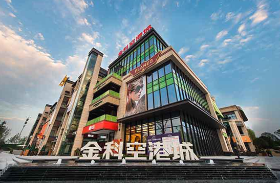 张近东朋友圈再扩军:苏宁与金科集团达成四大板块战略合作