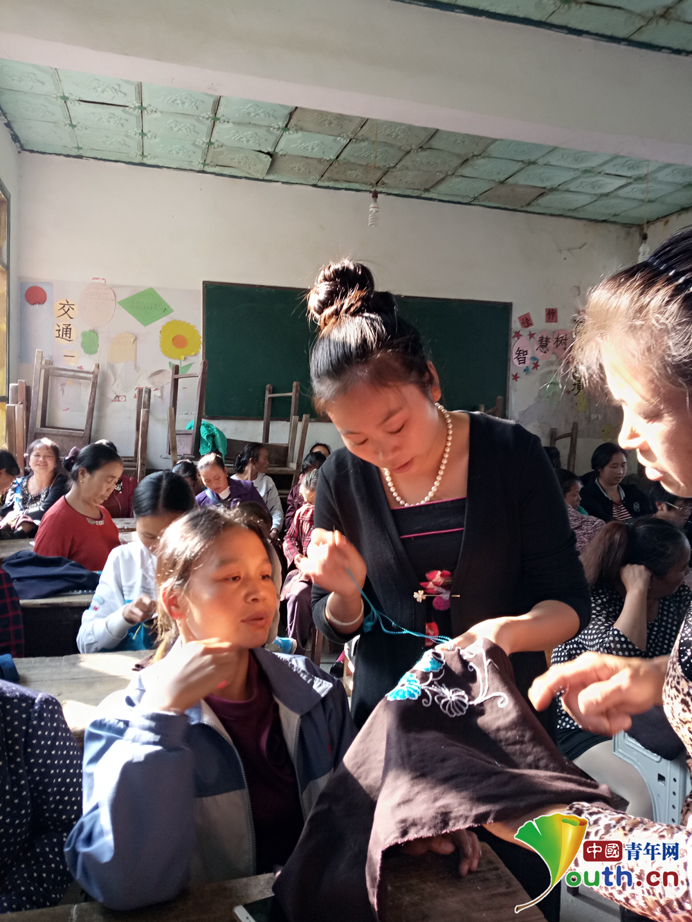 “侗族绣娘”陆婷：刺绣文化“穿”上身，脱贫见真章！