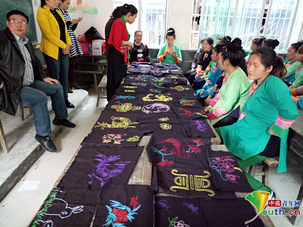 “侗族绣娘”陆婷：刺绣文化“穿”上身，脱贫见真章！