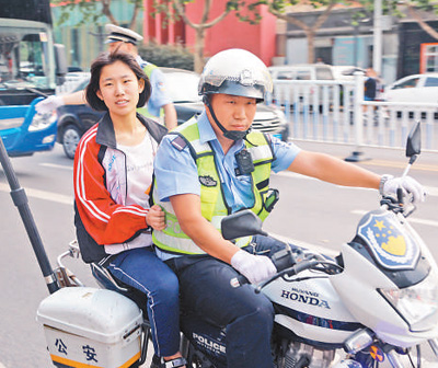 护航高考：5年前警察为我站岗，今天我为考生站岗