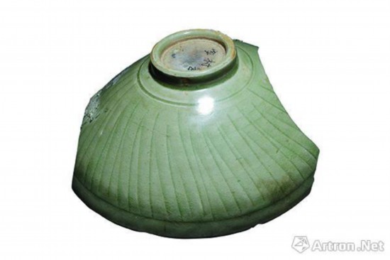 图9 龙泉窑珠光青瓷,外刻线纹