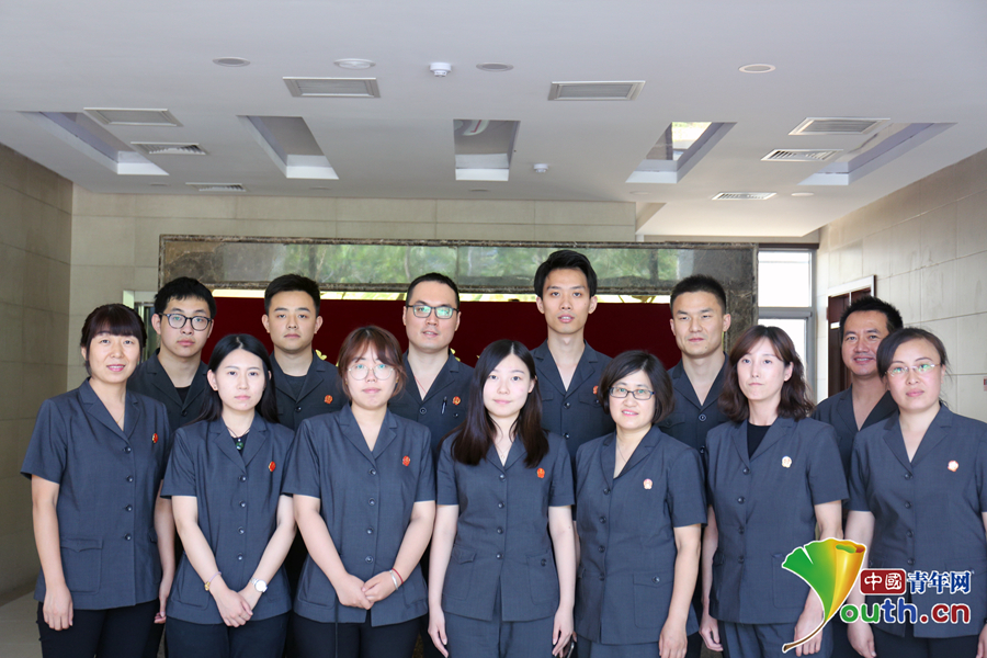 八年经手上万案件 他让公正从“看得见”到“摸得着”