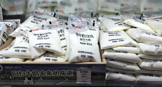 透明奶成网红 线上线下热销