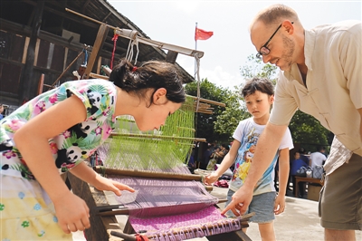 中国出入境游比翼双飞