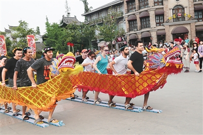 中国出入境游比翼双飞