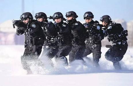 今天是个特别的日子，让我们向人民警察致敬!