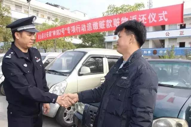 今天是个特别的日子，让我们向人民警察致敬!