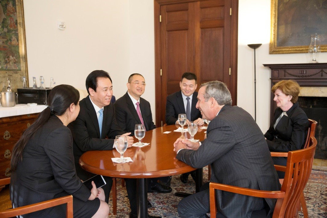 应哈佛新任校长邀请 许家印访问哈佛大学