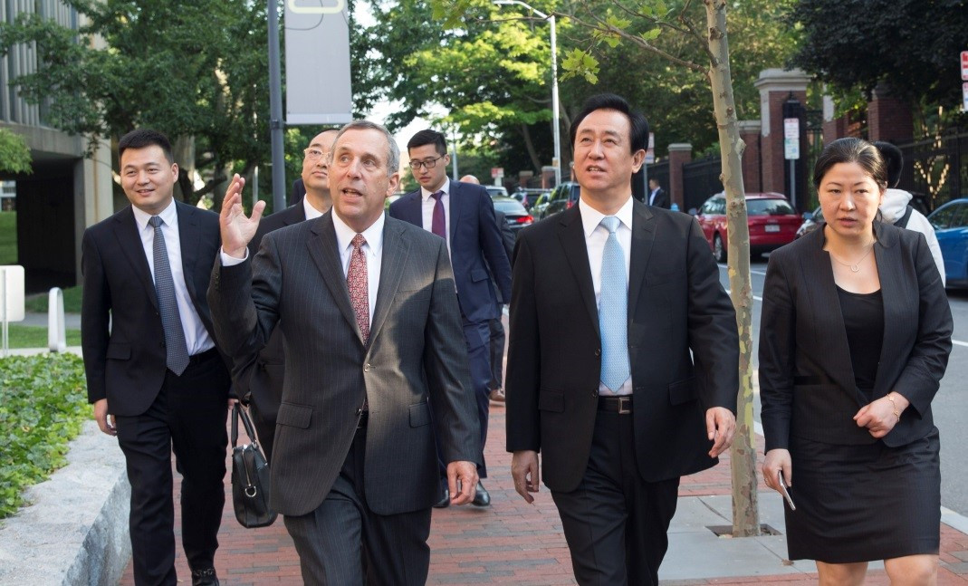 应哈佛新任校长邀请 许家印访问哈佛大学