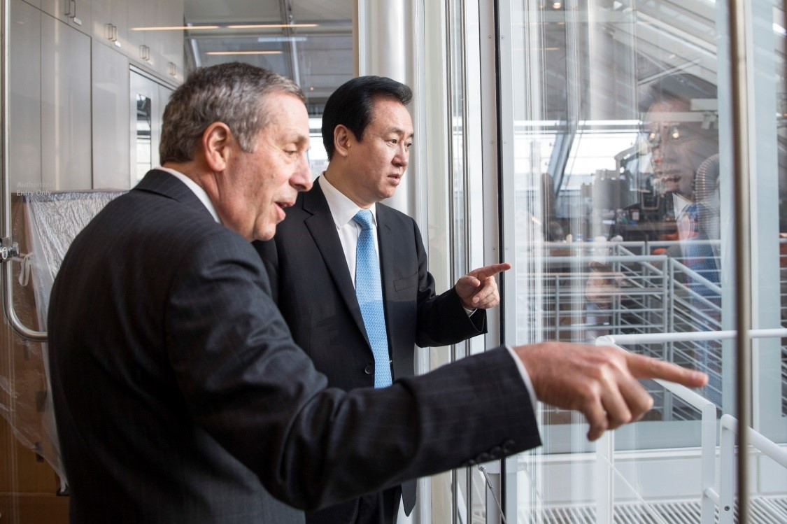 应哈佛新任校长邀请 许家印访问哈佛大学