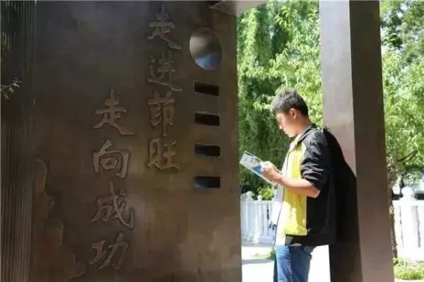 收到北大录取通知书的时候，他正在工地上拌砂浆&hellip;&hellip;