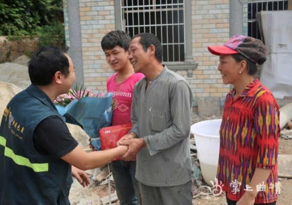 收到北大录取通知书的时候，他正在工地上拌砂浆……