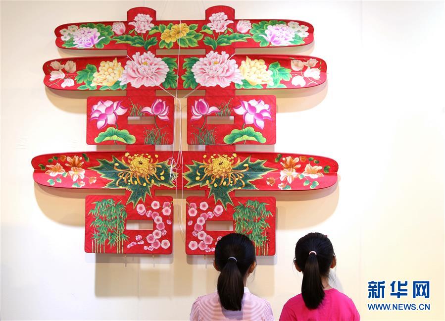 （文化）（2）第六届北京文学艺术品展示会开幕