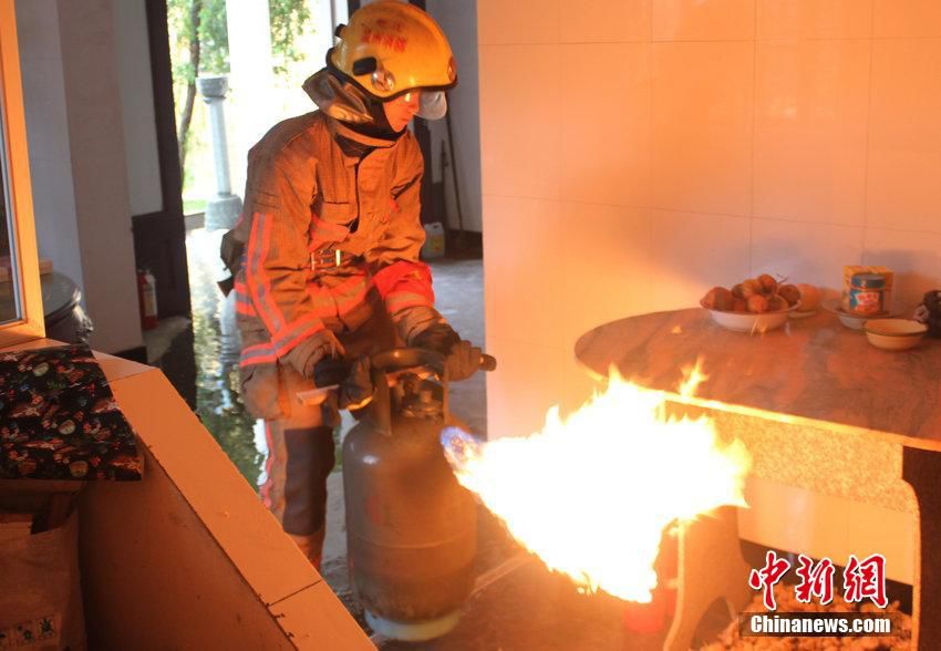 凭什么“军人优先”?就凭这!