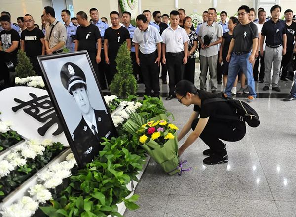 致敬平凡的英雄,老百姓认你!