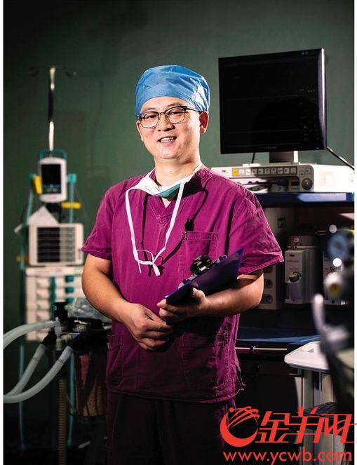 中国梦·践行者】“跪下的是身体,撑起的是生命” 他敬业精神获医院内外点赞