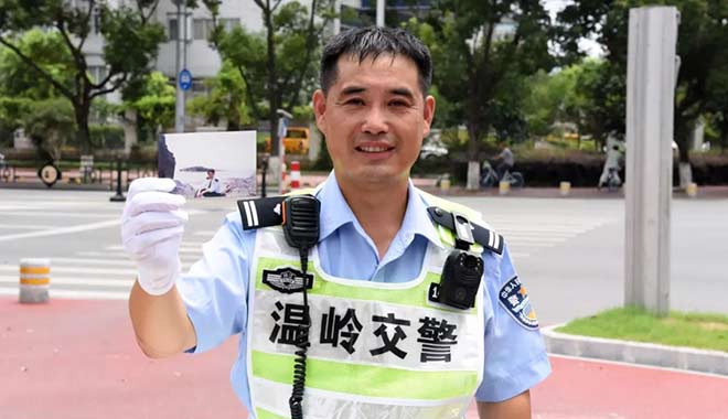 这座城市有个会修飞机的交警