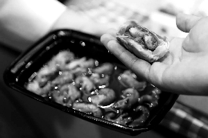 月饼抢“鲜”上市 今年流行现烤