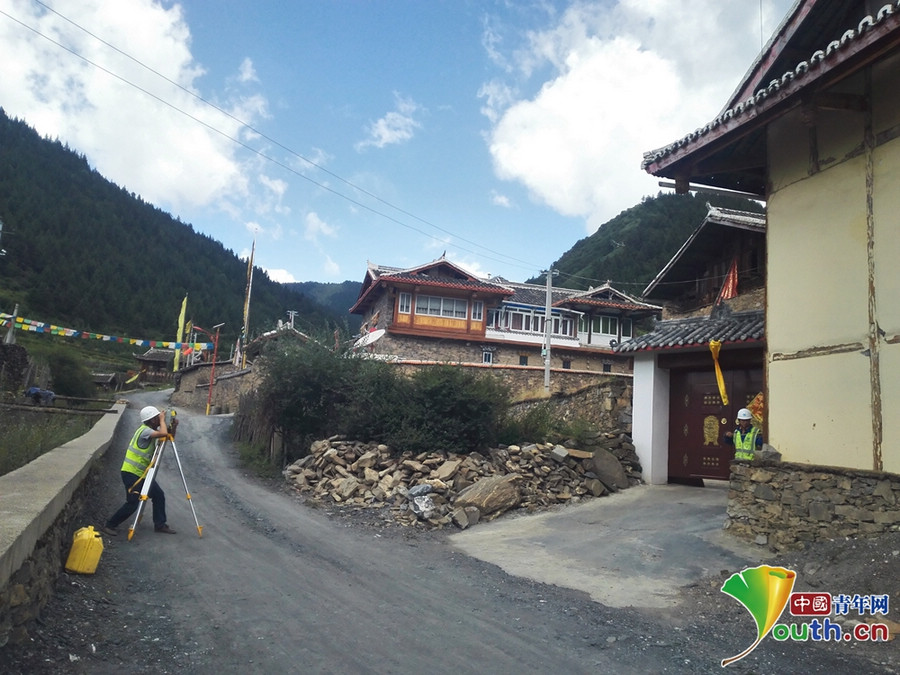 他们是奉献在高原的建筑工匠，九寨沟地震曾一天救助200人