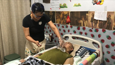 残疾妻子用歌声将&ldquo;植物人&rdquo;丈夫唤醒