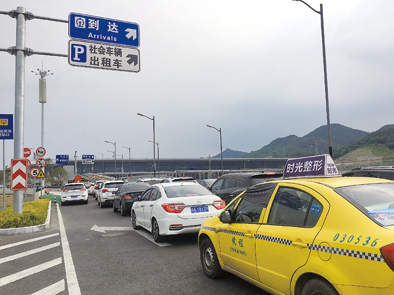 重庆&ldquo;奇葩高铁站&rdquo;像迷宫,带迷路乘客出站成生意