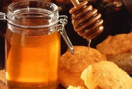 喝了多年的蜂蜜竟然是假的?养蜂人爆料蜂蜜掺假方法|食安热点