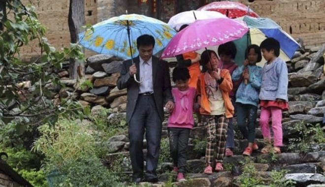 张玉滚：坚守深山17载 照亮山里娃求学之路