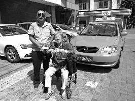 好的哥做了个新决定 80岁以上老人免费坐我的车