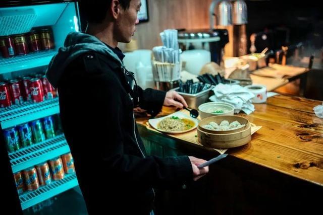 沙县小吃在美国开业3小时就关门 竟因人太多!