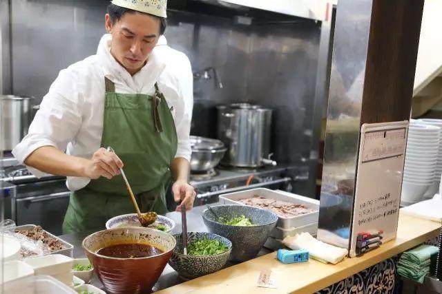 沙县小吃在美国开业3小时就关门 竟因人太多!