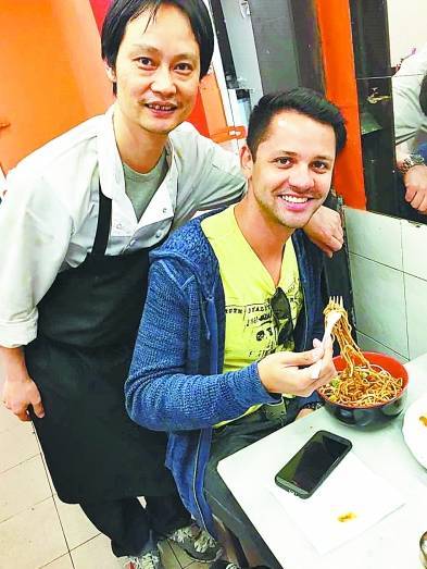 沙县小吃在美国开业3小时就关门 竟因人太多!