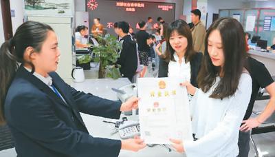 《电商法》实施在即 海外代购会消失吗?