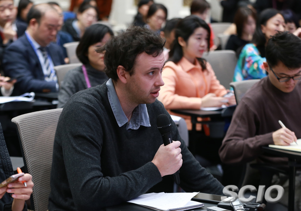 国新办举行“改革开放与民营经济发展”中外记者见面会