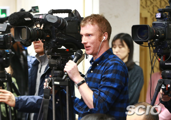 国新办举行“改革开放与民营经济发展”中外记者见面会