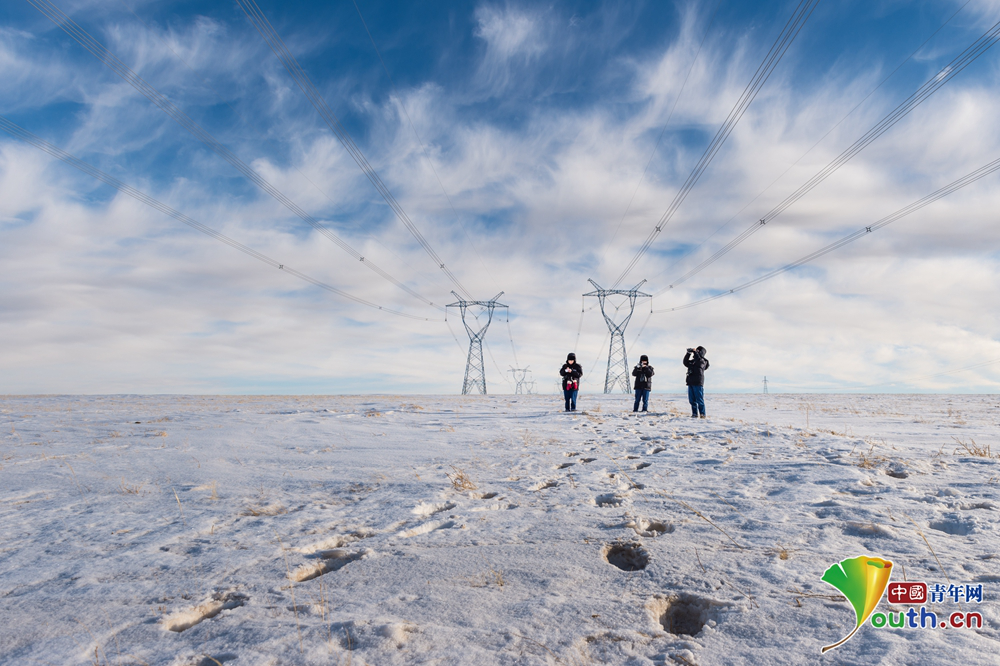“90后”女工特高压电线上“跳芭蕾”　——记我国首个女子特高压输电班
