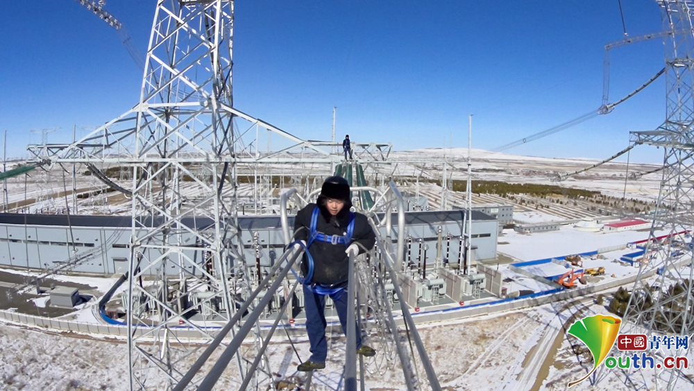 “90后”女工特高压电线上“跳芭蕾”　——记我国首个女子特高压输电班