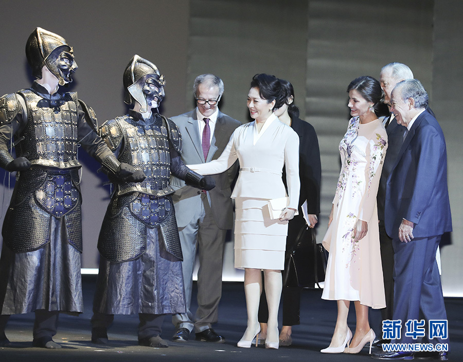 彭丽媛参观西班牙皇家剧院