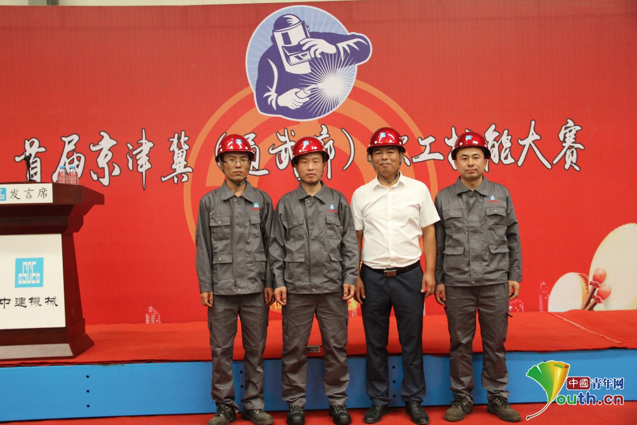 王翱：摸着“工友”的心，架起暖心桥